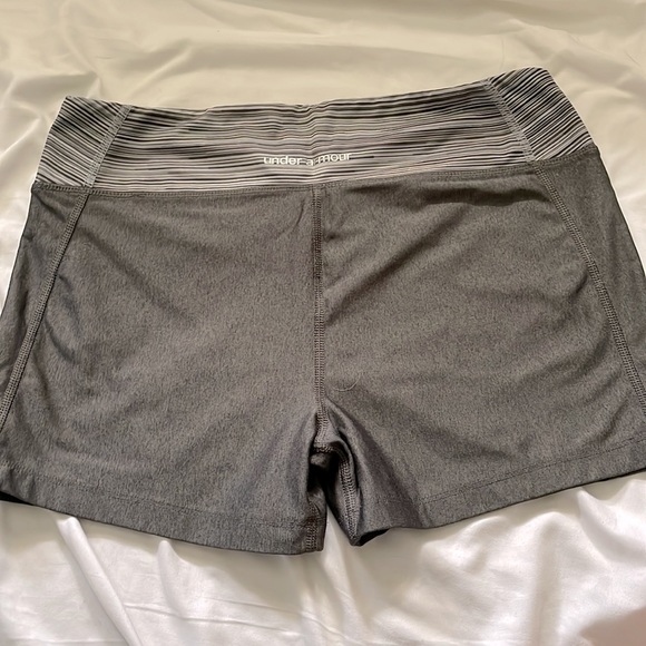 Under Armour Compression Shorts - Picture 2 of 3